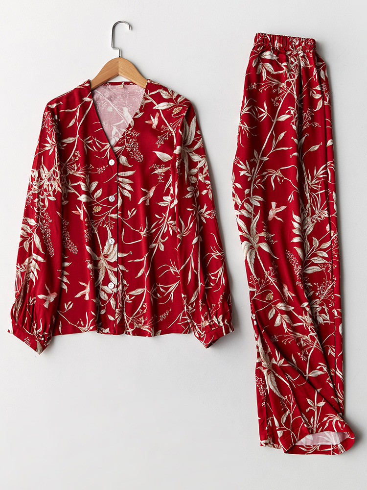 Pyjama boutonné à manches longues et col en V imprimé érable rouge