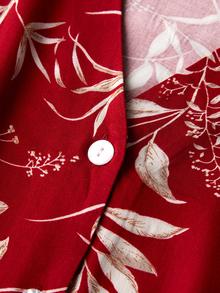 Pyjama boutonné à manches longues et col en V imprimé érable rouge