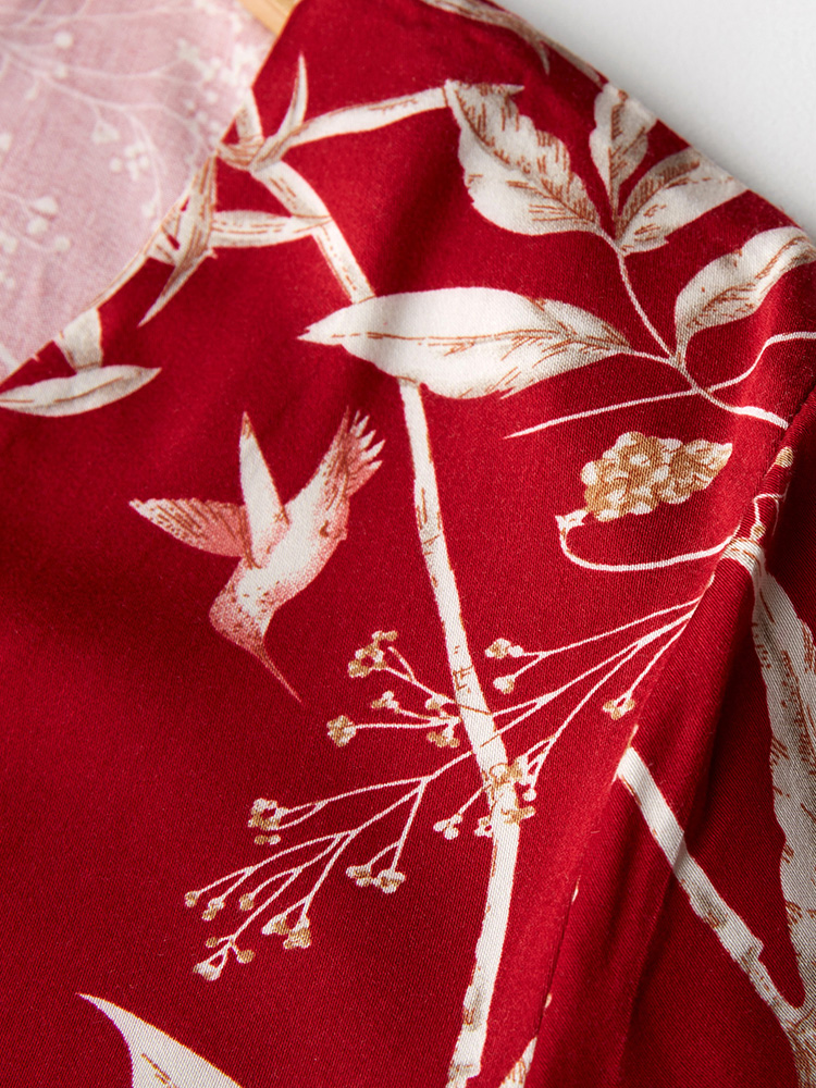 Pyjama boutonné à manches longues et col en V imprimé érable rouge