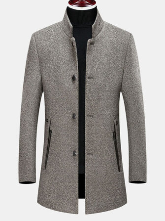 الرجال منتصف العمر الأب الصوفية الجديدة في Windbr ذوي الياقات البيضاء الطويلة